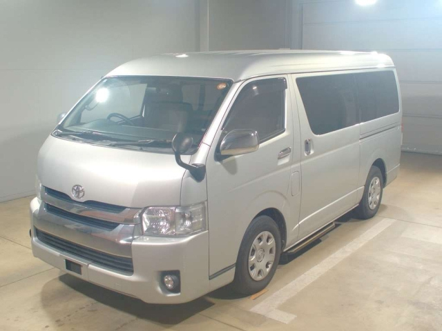 TOYOTA HIACE 2019
