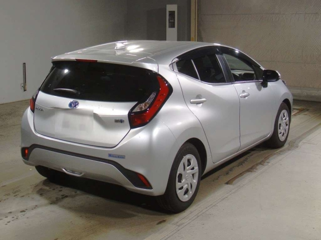 TOYOTA AQUA 2022