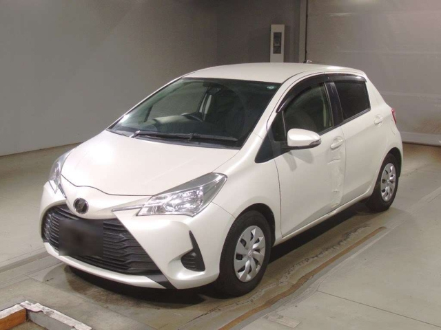 TOYOTA VITZ 2017
