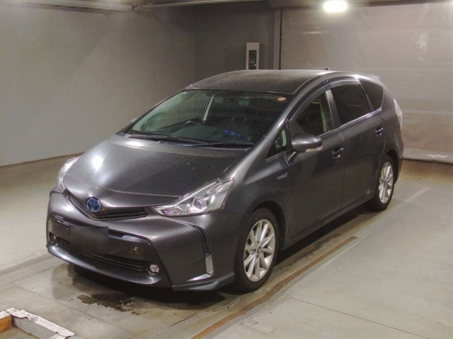 TOYOTA PRIUS ALPHA 2015