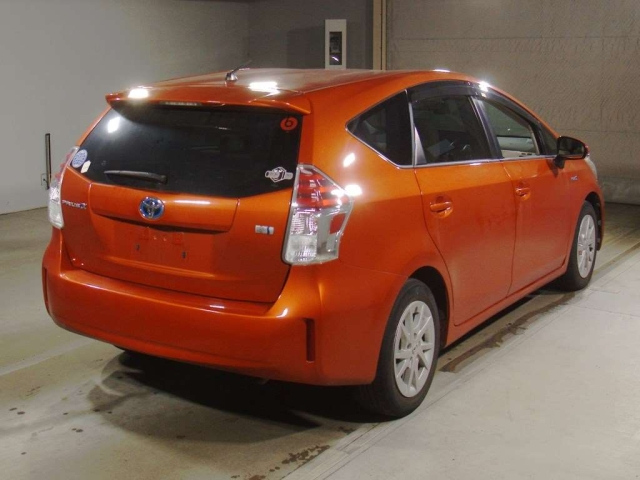 TOYOTA PRIUS ALPHA 2015