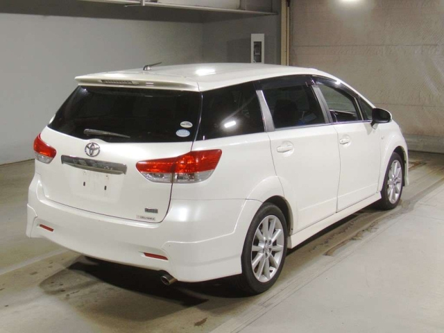 TOYOTA WISH 2010