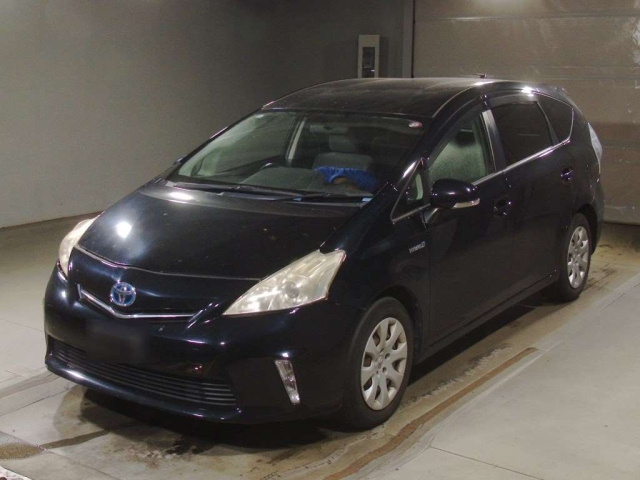 TOYOTA PRIUS ALPHA 2011