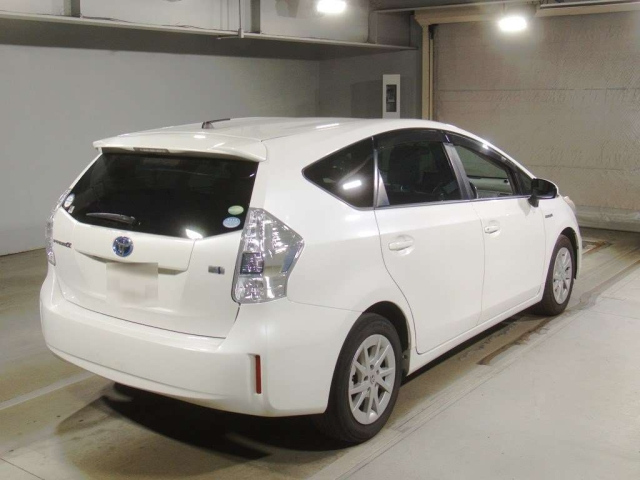 TOYOTA PRIUS ALPHA 2012