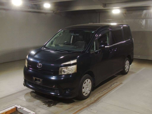 TOYOTA VOXY 2009
