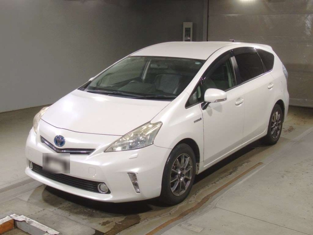 TOYOTA PRIUS ALPHA 2011
