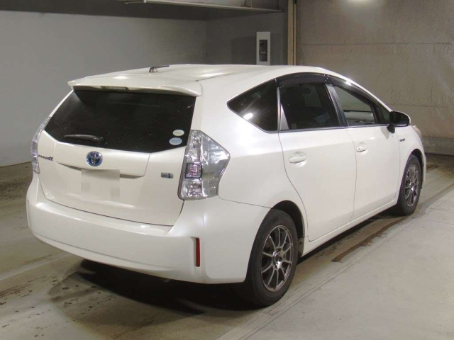 TOYOTA PRIUS ALPHA 2011