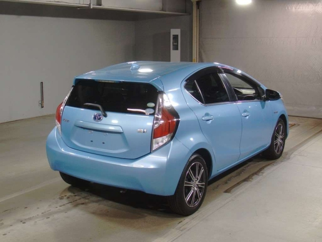 TOYOTA AQUA 2016