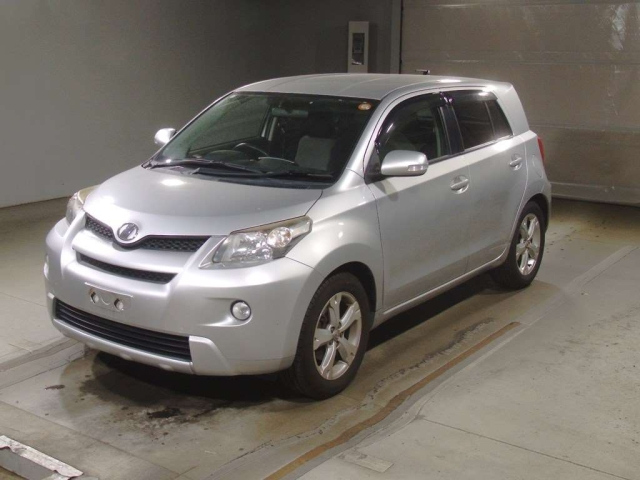 TOYOTA IST 2011