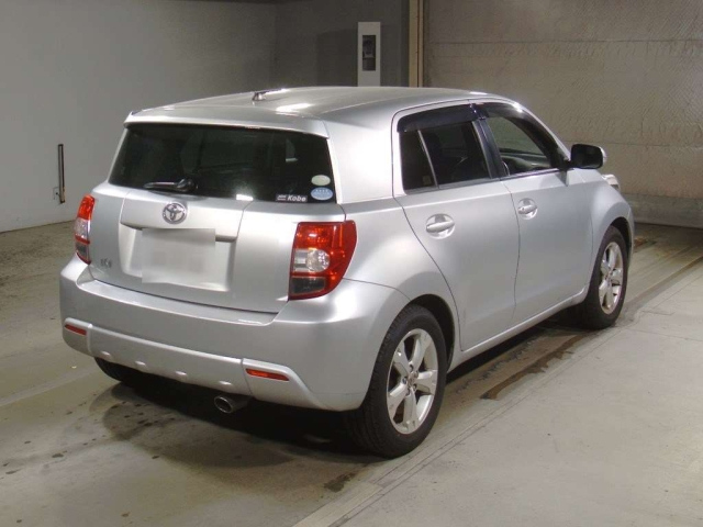 TOYOTA IST 2011