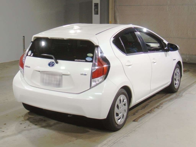 TOYOTA AQUA 2015