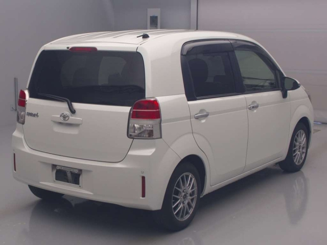 TOYOTA SPADE 2013
