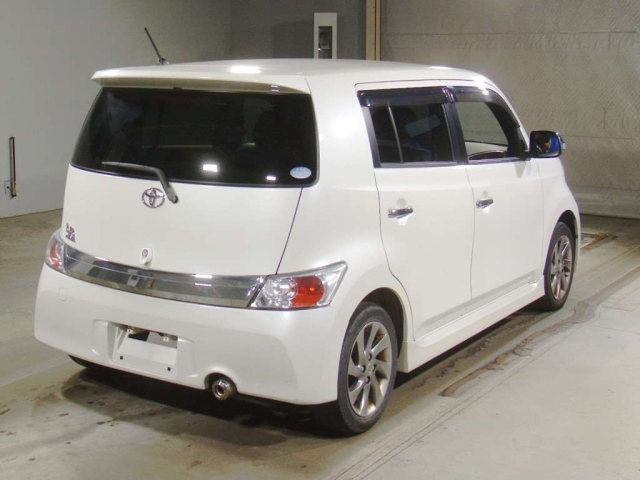 TOYOTA BB 2013