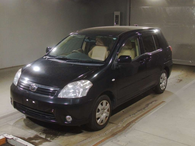 TOYOTA RAUM 2010