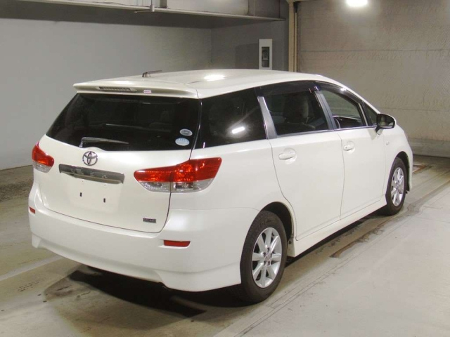 TOYOTA WISH 2010