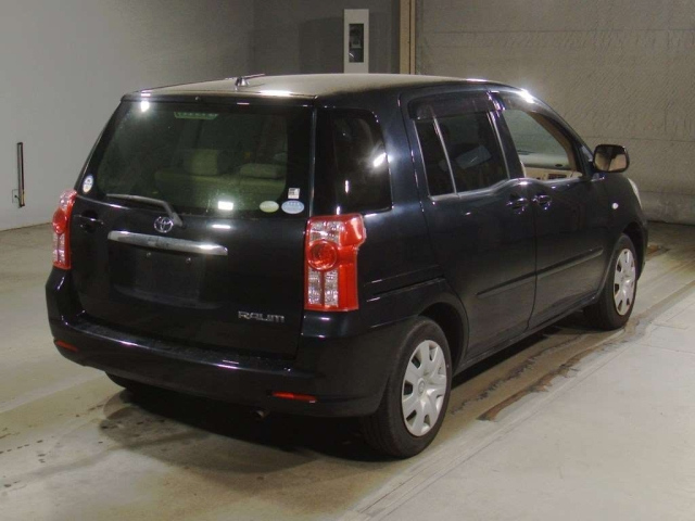 TOYOTA RAUM 2010