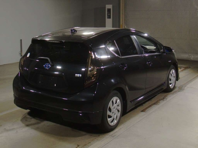 TOYOTA AQUA 2015