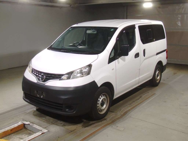NISSAN NV200 2019