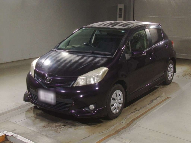 TOYOTA VITZ 2013