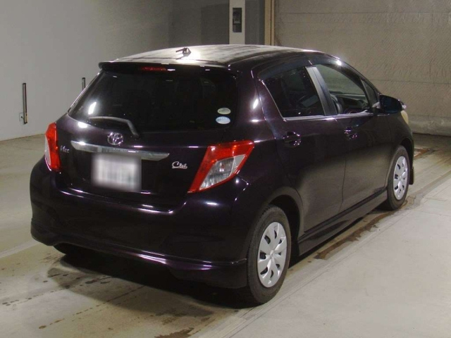 TOYOTA VITZ 2013
