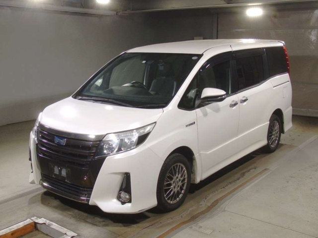TOYOTA NOAH 2016