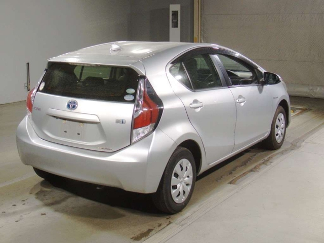 TOYOTA AQUA 2017