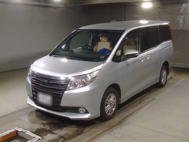 TOYOTA NOAH 2014