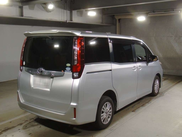 TOYOTA NOAH 2014