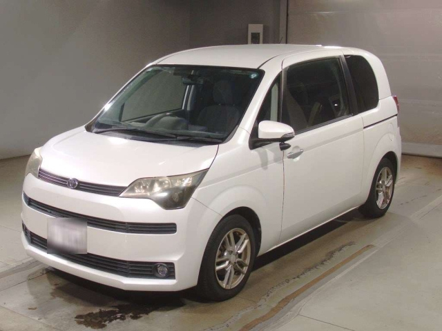 TOYOTA SPADE 2013