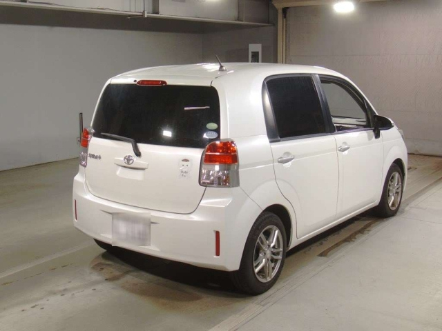 TOYOTA SPADE 2013