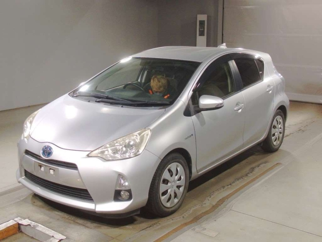 TOYOTA AQUA 2012