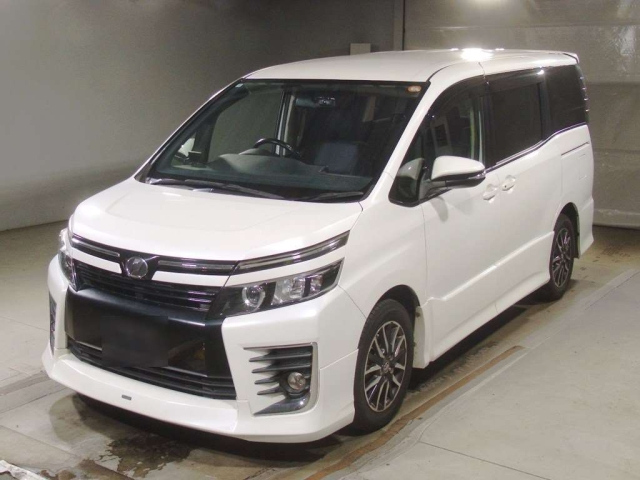TOYOTA VOXY 2014
