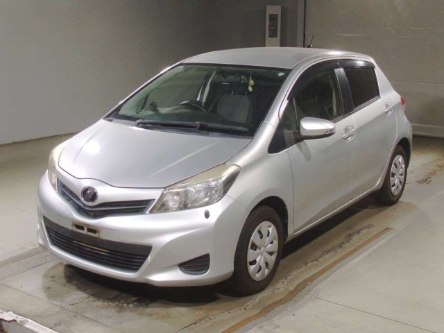 TOYOTA VITZ 2013