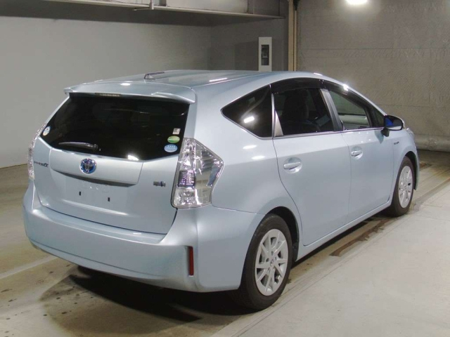 TOYOTA PRIUS ALPHA 2012