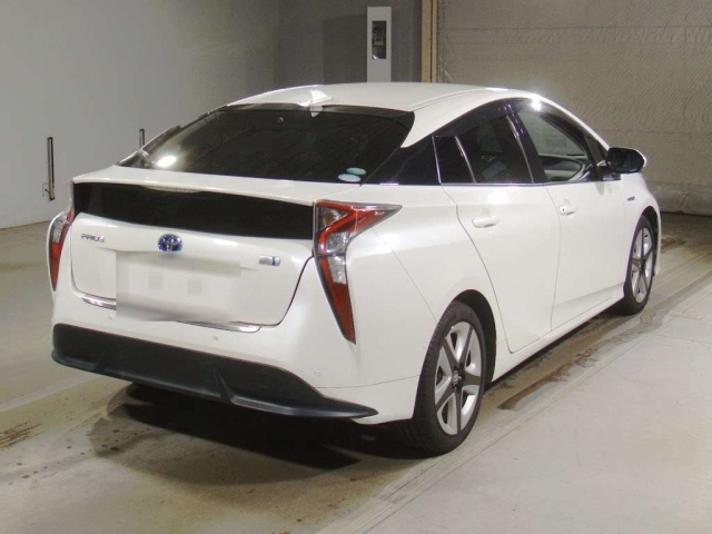 TOYOTA PRIUS 2016