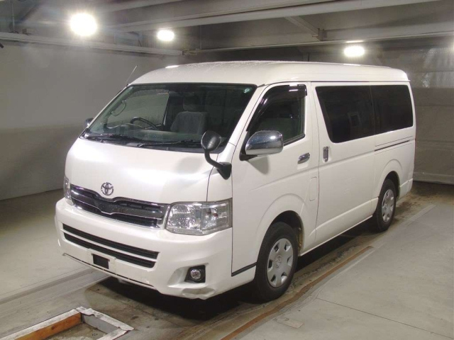 TOYOTA HIACE 2011
