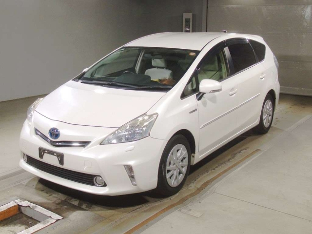 TOYOTA PRIUS ALPHA 2012