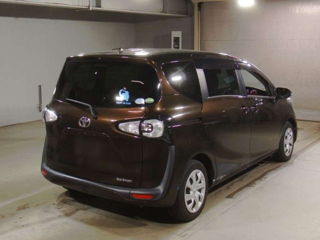 TOYOTA SIENTA 2016
