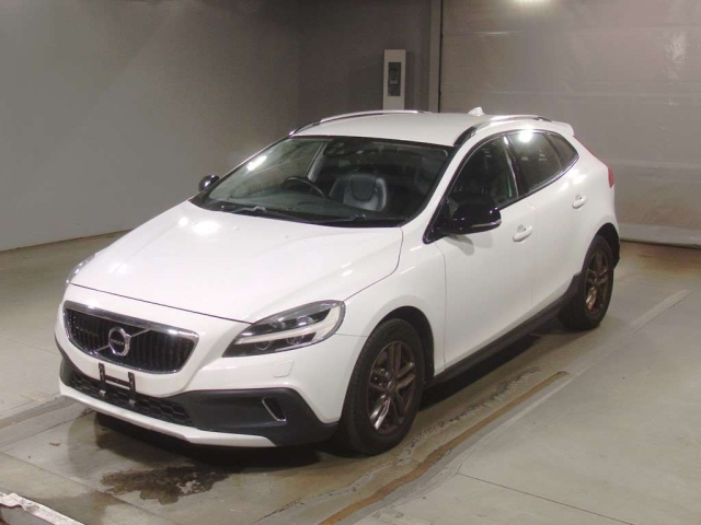 VOLVO V40 2016