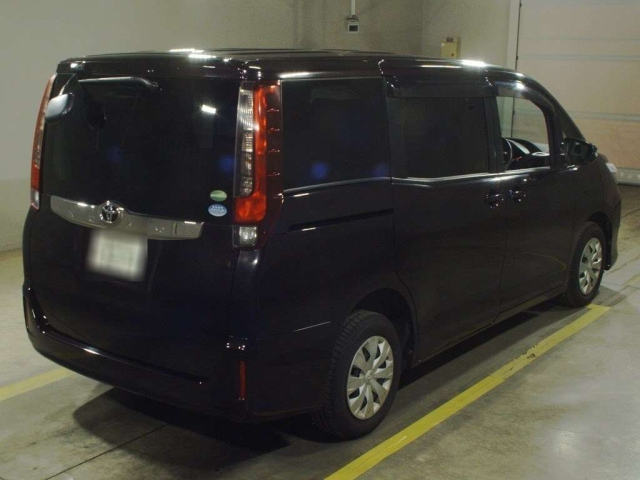 TOYOTA NOAH 2015