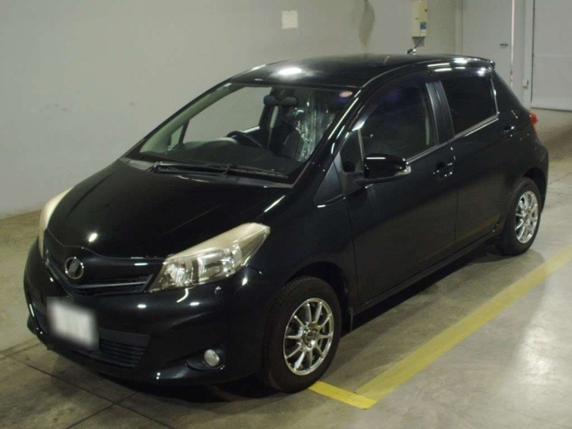 TOYOTA VITZ 2011