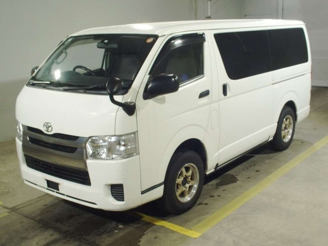 TOYOTA HIACE VAN 2016