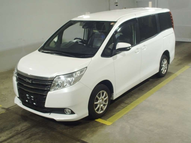 TOYOTA NOAH 2016