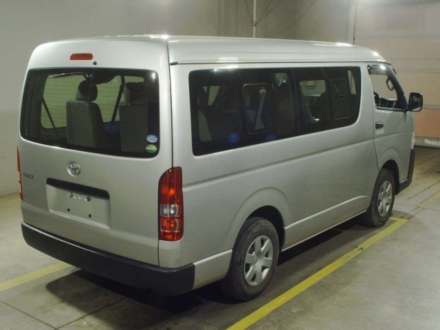 TOYOTA HIACE 2015