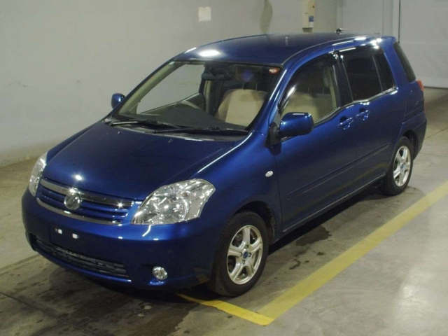 TOYOTA RAUM 2010