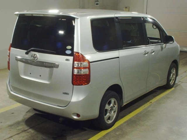 TOYOTA NOAH 2012