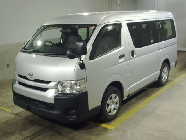 TOYOTA HIACE 2018