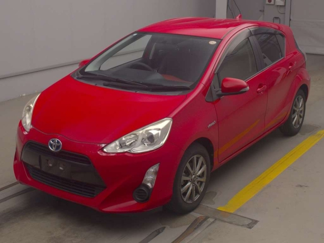TOYOTA AQUA 2016