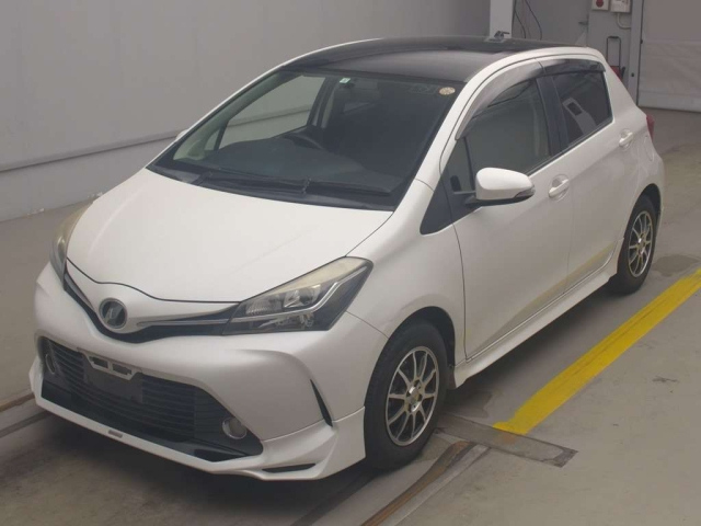 TOYOTA VITZ 2015