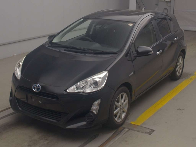 TOYOTA AQUA 2017